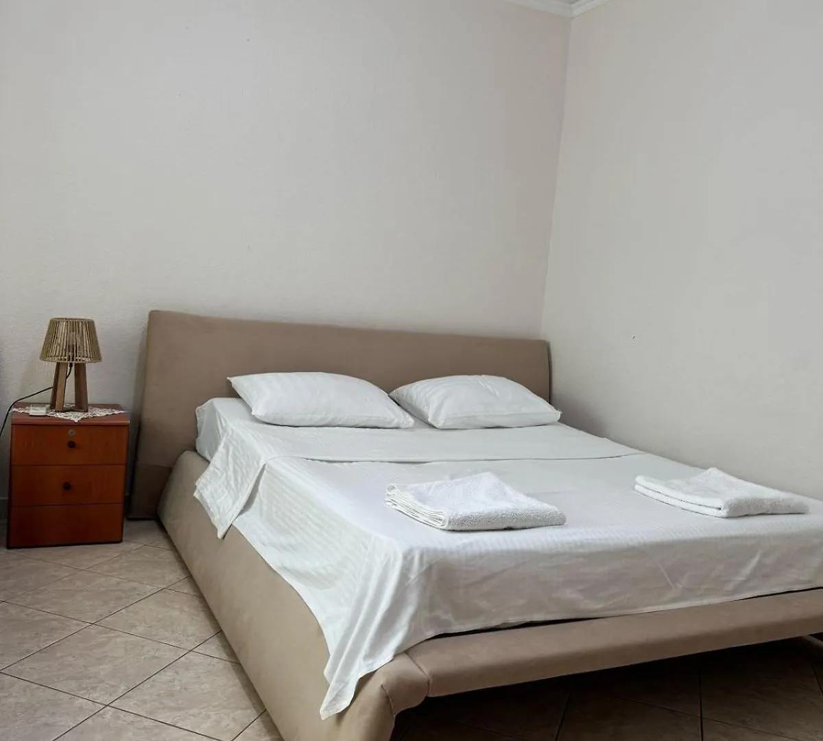 Isaraj Guest House Gjirokastër