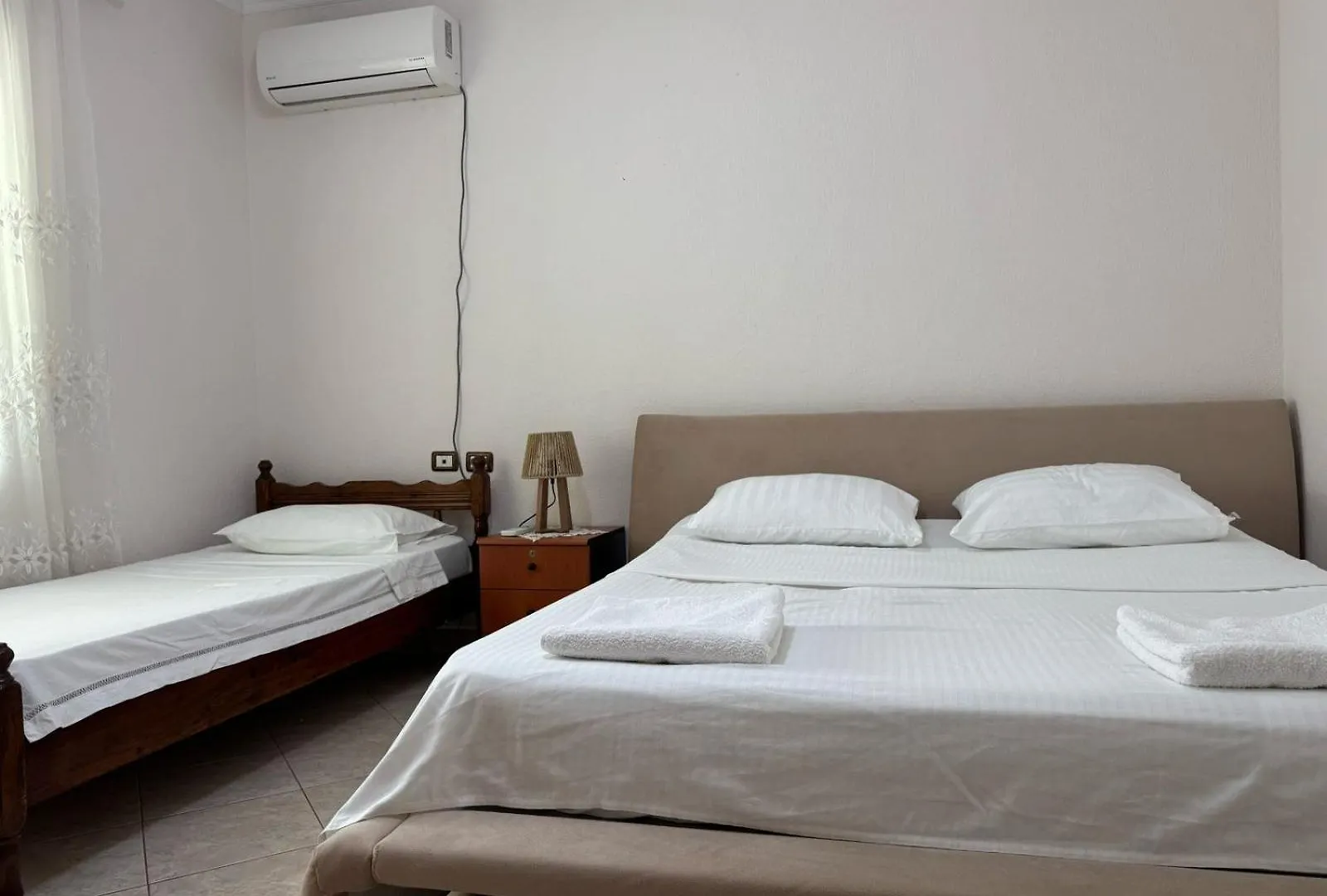 Isaraj Guest House Gjirokastër 0*,  Albania
