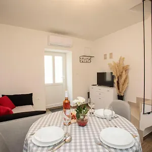 https://studio-apartman-amalie.in-istria.net